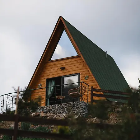 Romantic Mountain With Swimming Pool Access